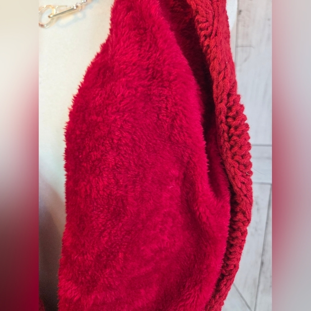 UGG Women's Red Cable Knit 2-piece Set Infinity Scarf And Pom Beanie - Picture 4 of 5